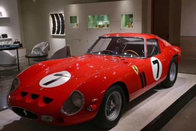 1962 model Ferrari, rekor fiyata satıldı