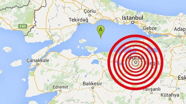 Marmara Denizi'nde 3 dakika arayla 2 deprem! Sakarya'da sallandı