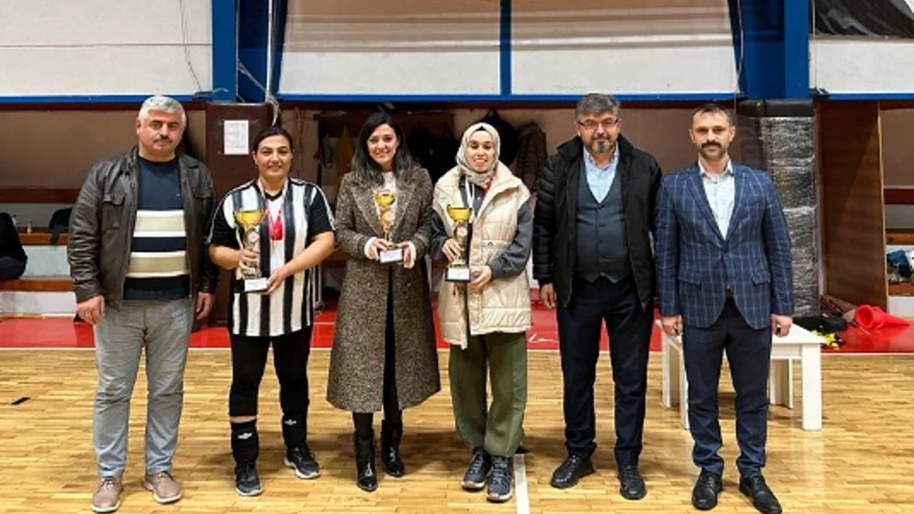 Akyazı'da öğretmenler Günü turnuvası nefes kesti