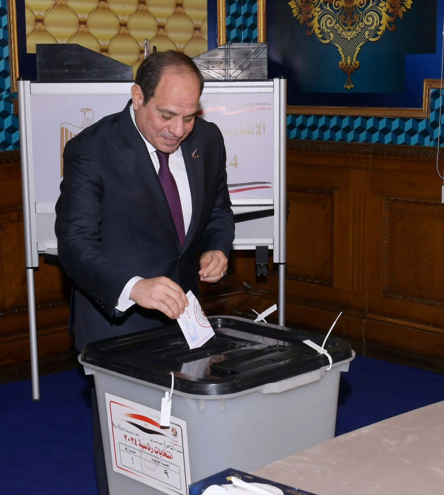 Mısır Cumhurbaşkanı Sisi, 39 milyon kişinin oyunu alarak yeniden cumhurbaşkanı seçildi