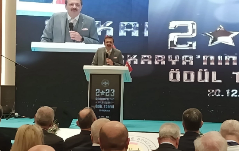 Hisarcıklıoğlu'nun ödül töreninde kürsüden yaptığı konuşma salonu güldürdü