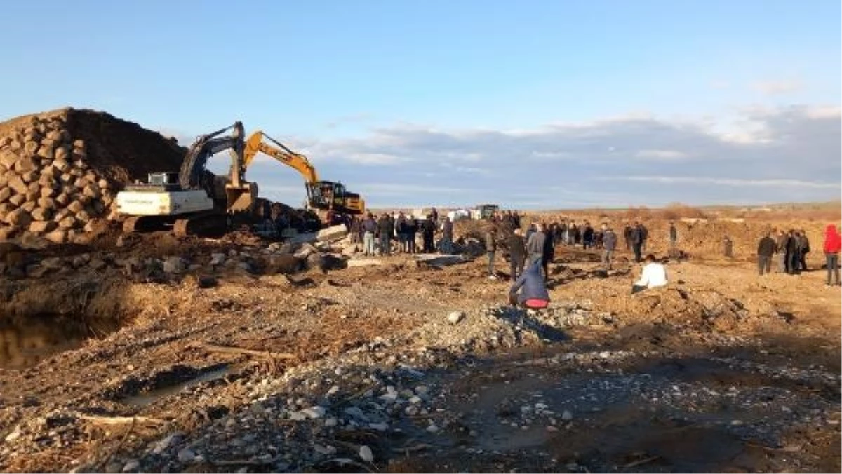 Diyarbakır'da Kum Ocağı İnşaatında İstinat Duvarı Çöktü