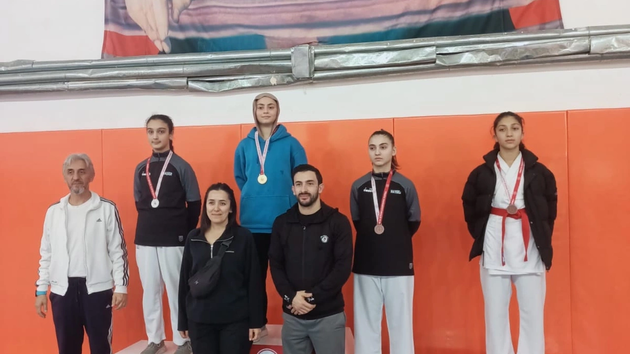Okullararası Türkiye Şampiyonası seçmelerinde Ada Karate Akademi rüzgarı