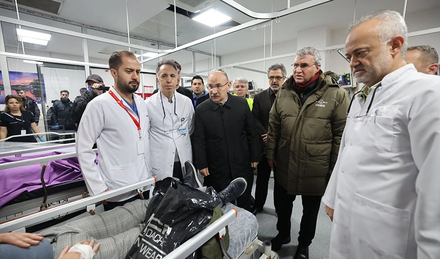 Vali Karadeniz ve Başkan Yüce'den KMO'daki kazada yaralanan vatandaşlara ziyaret