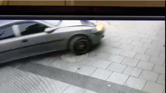Alkollü şahsın kullandığı otomobil kaldırımdaki kadına böyle çarpmış!