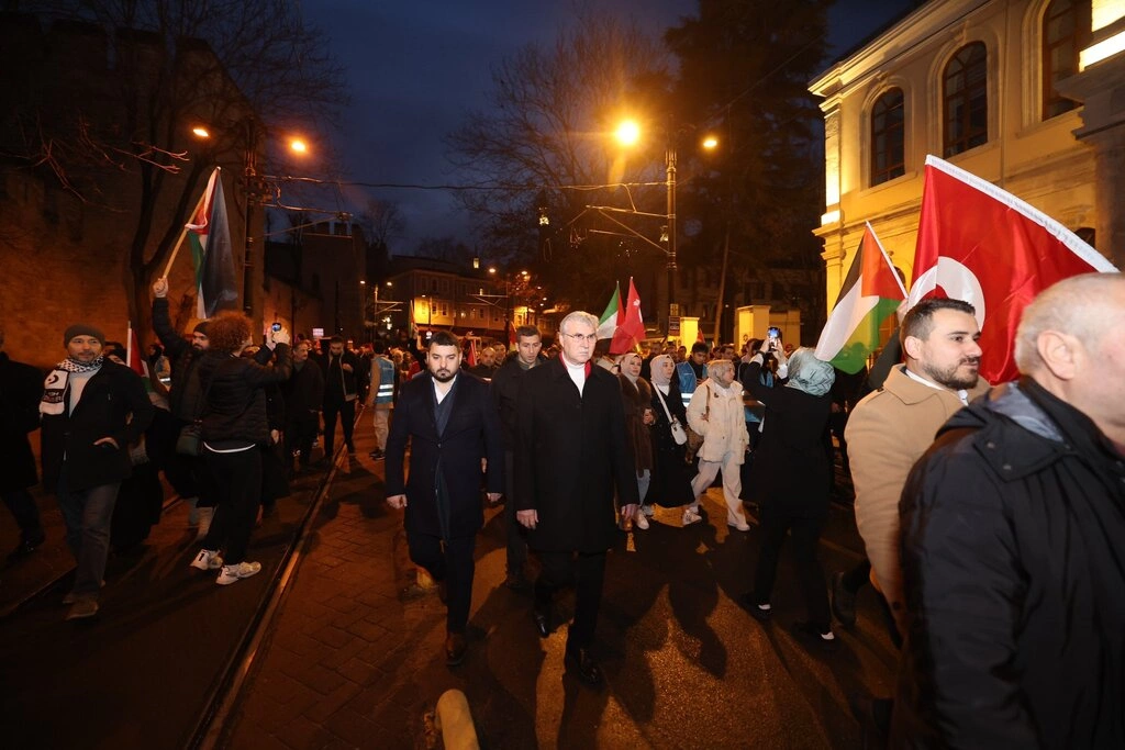 Başkan Ekrem Yüce İstanbul'da büyük yürüyüşe katıldı