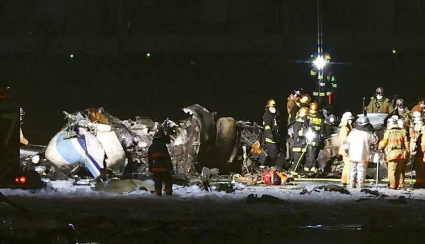 Japon yolcu uçağı pistte sahil güvenlik uçağıyla çarpıştı: 5 ölü, 17 yaralı