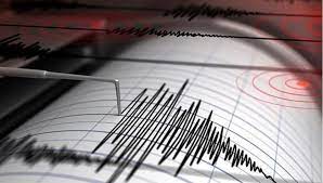 İzmir'de 4.2'lik deprem! Can kaybı veya hasar var mı?