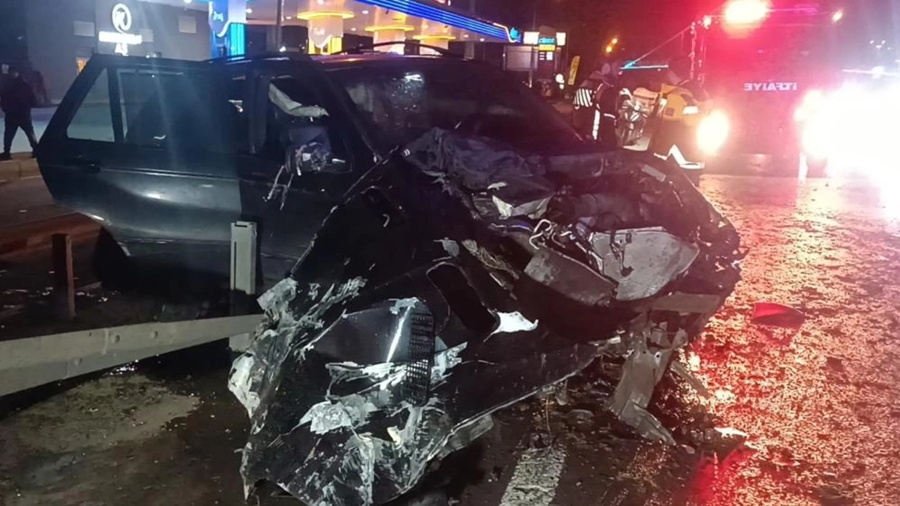Kocaeli'nde feci kaza: Takla atan otomobil 300 metre sürüklendi, 2 yaralı