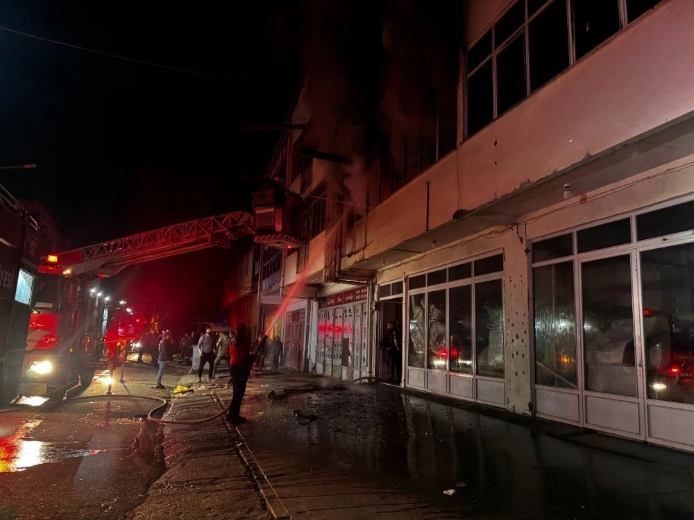 Serdivan'da koltuk atölyesi yangını: Maddi hasar