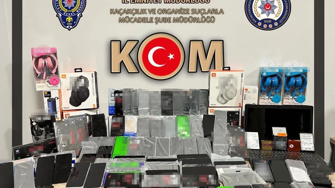 Kocaeli'de Gerçekleşen Operasyonda 115 Gümrük Kaçağı Cep Telefonu Ele Geçirildi!