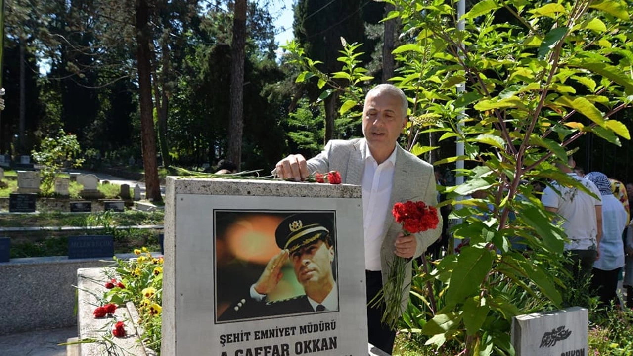  Şehit Emniyet Müdürü Ali Gaffar Okkan vefatının 23. yılında mezarı başında anılacak!