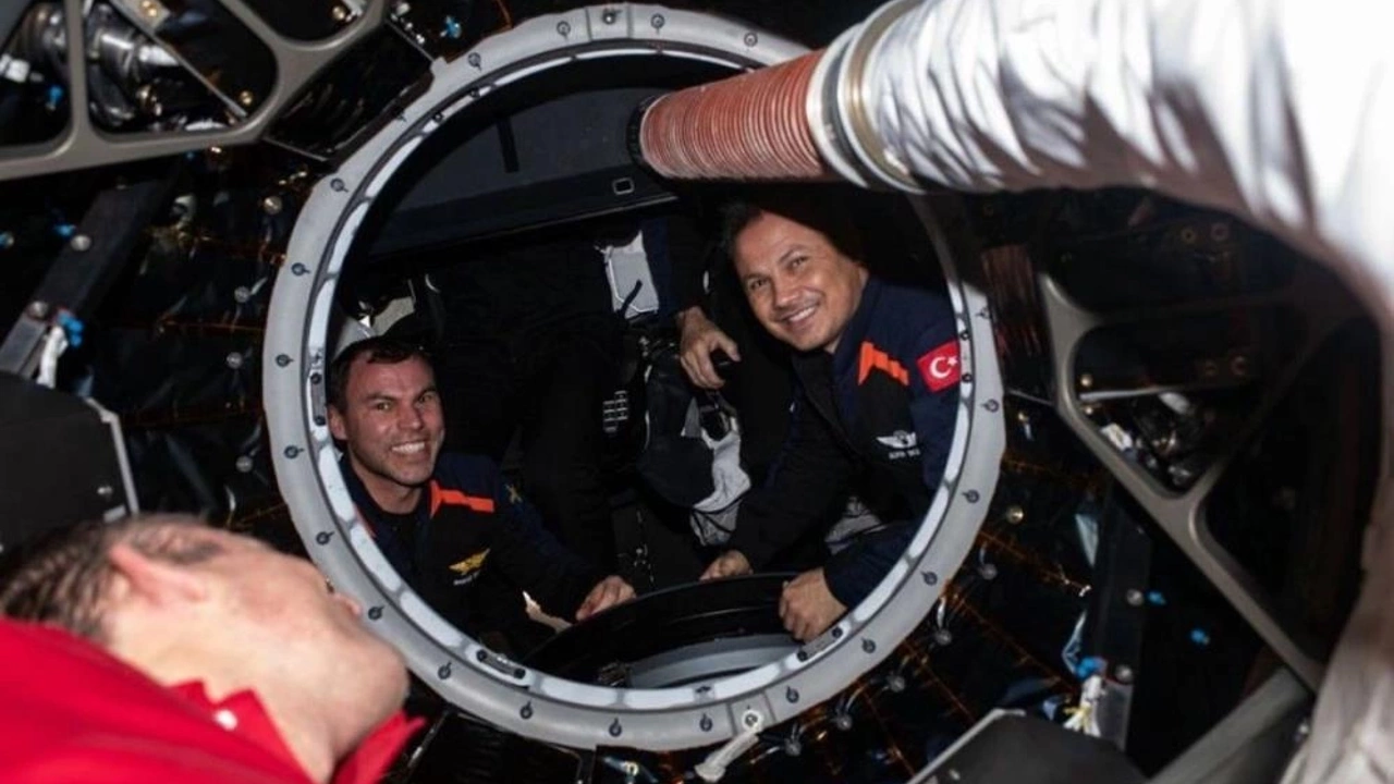 Gezeravcı, Uluslararası Uzay İstasyonu'na kenetlenme sonrası fotoğraf paylaştı