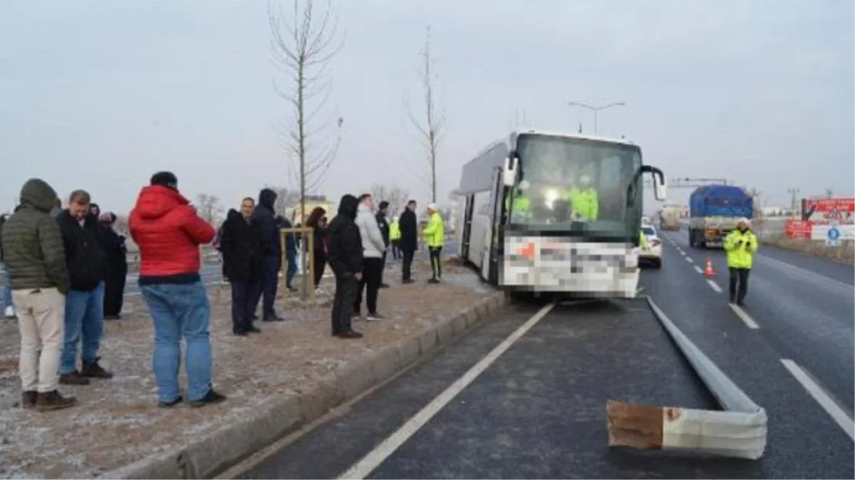  Aksaray'da yolcu otobüsü ehliyetsiz sürücü nedeniyle kaza yaptı!