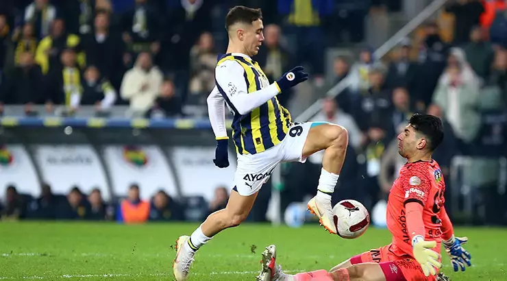 Fenerbahçe'de Ayrılık! Emre Mor 
