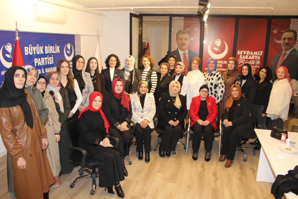 Büyük Birlik Partisi (BBP), Sakarya'da İl Kadın Kolları İstişare ve Tanışma Toplantısı düzenledi.