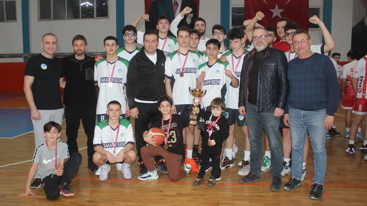U18'lerde Büyükşehir Belediyesi'ne Şampiyonluk! Heyecan Dolu Final Maçı!