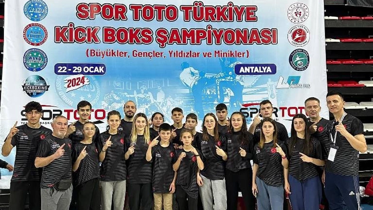 Sakaryalı Sporcular Antalya'da Damga Vurdu: 5 Şampiyonluk ve 14 Madalya Kazandılar