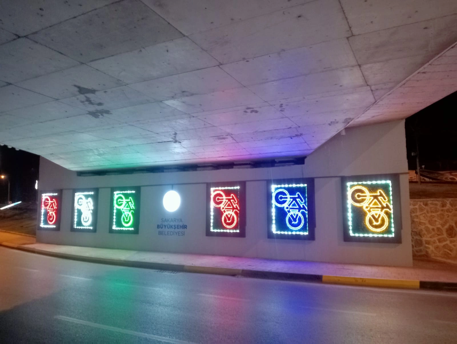 SGK Köprülü Kavşağı Bisiklet Temalı Işıklandırma ile Renklendi