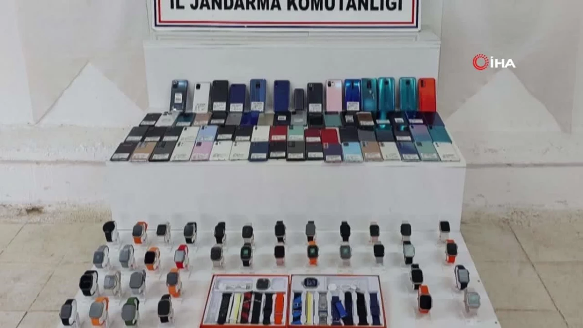 Gaziantep'te Kaçakçılara Darbe! 1 Milyonluk Telefon ve Saatler Ele Geçirildi!