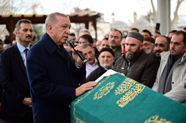 Cumhurbaşkanı Erdoğan, AK Parti İstanbul Kadın Kolları İl Başkan Yardımcısının cenaze törenine katıldı