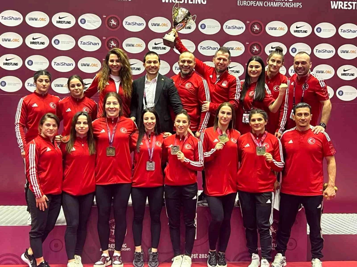 Türkiye Kadın Güreş Milli Takımı Avrupa'da Gümüş Madalya Aldı