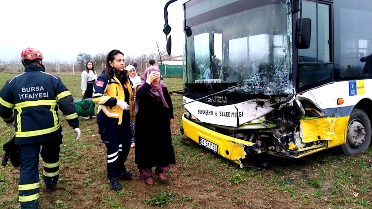 Bursa İnegöl'de Otobüs ve Otomobil Çarpıştı: Yaralılar Var