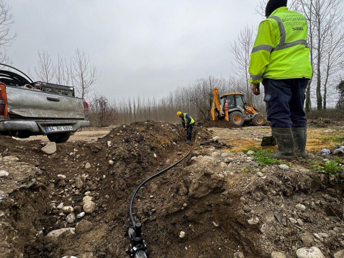 Büyükşehir Akyazı’da 6 bin metrelik içme suyu hattını yeniliyor