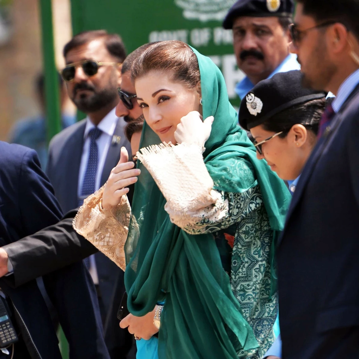 Pakistan'ın ilk kadın eyalet başbakan