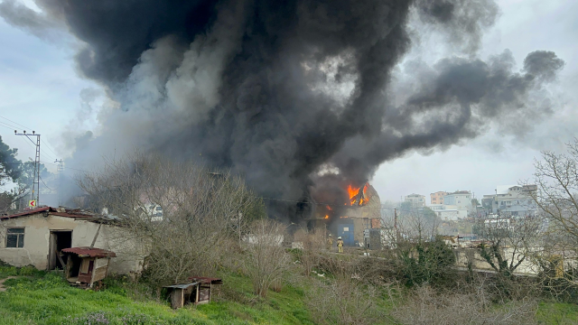  Fabrikada Yangın: Beykoz'da Ekiplerin Müdahalesi Sürüyor