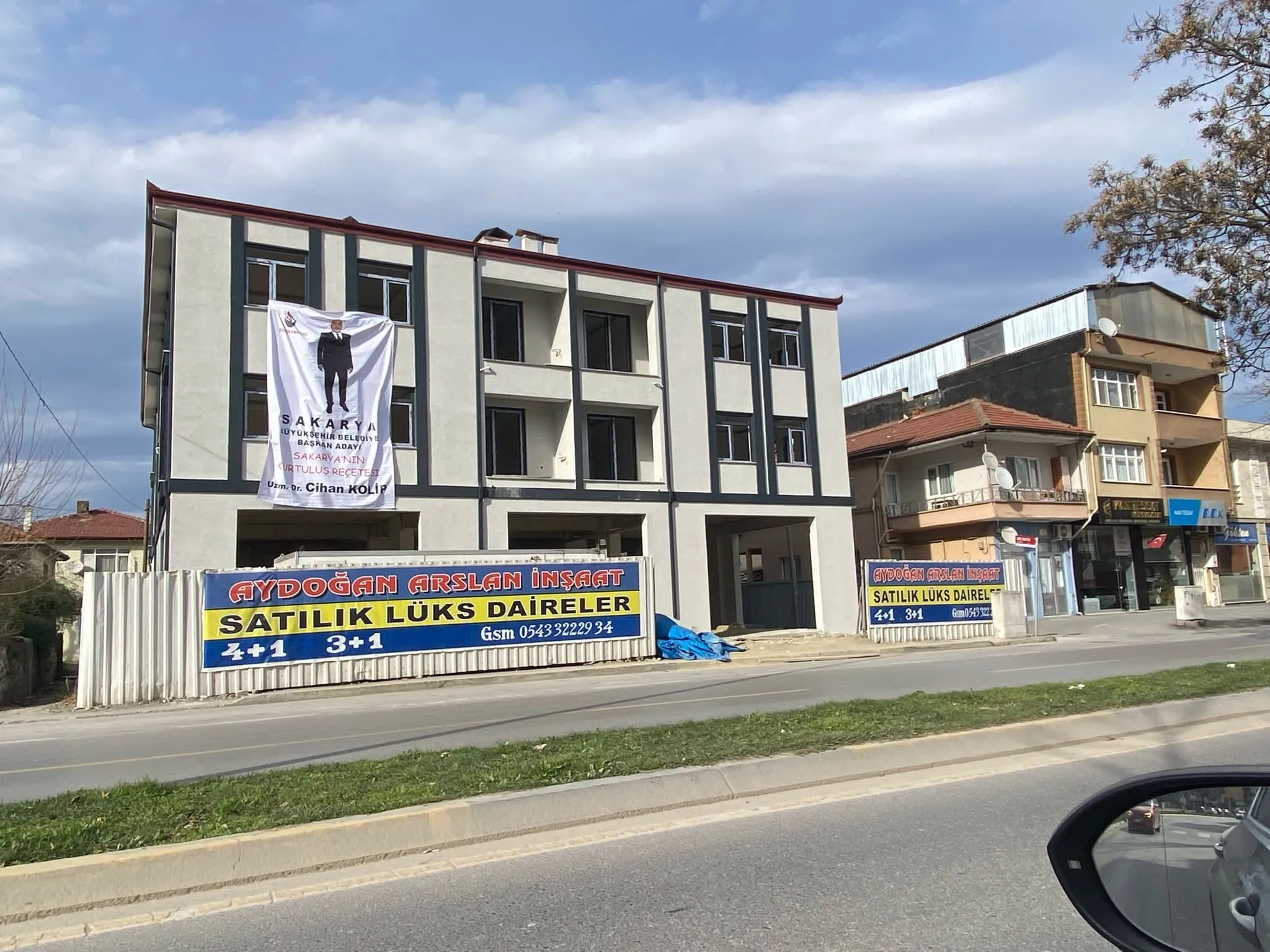 Aydoğan Arslan'ın Binasına Cihan Kolip Pankartı!