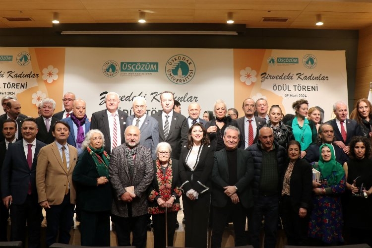 İstanbul'da 'Zirvedeki Kadınlar' ödüllendirildi