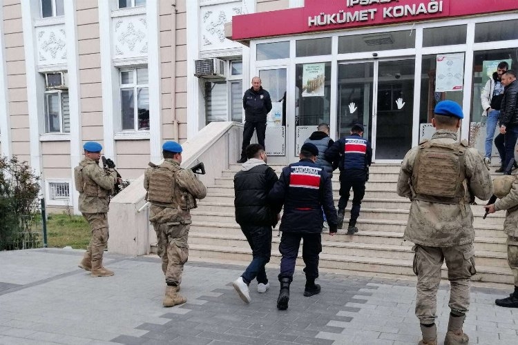 Edirne'de 14 terör örgütü üyesi sınırda yakalandı