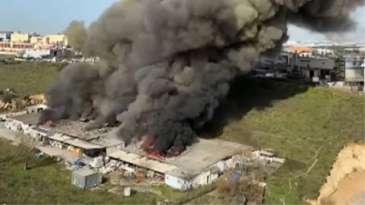 Tuzla'da dev fabrika alev alev yanıyor