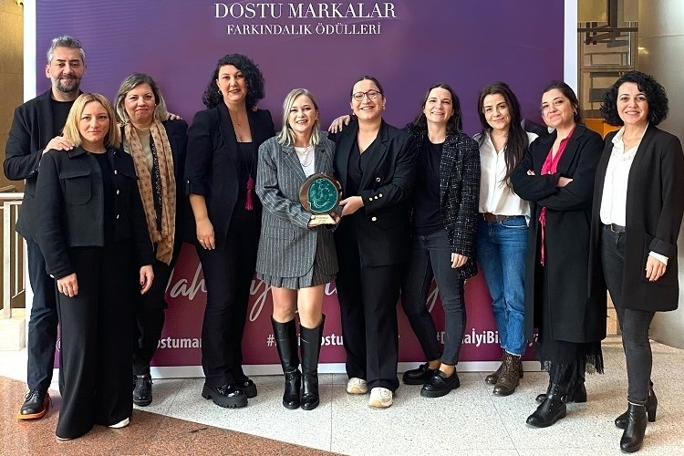 Allianz Türkiye'nin ″Bir Kız Gelecek″ Programı, Ödül Kazandı