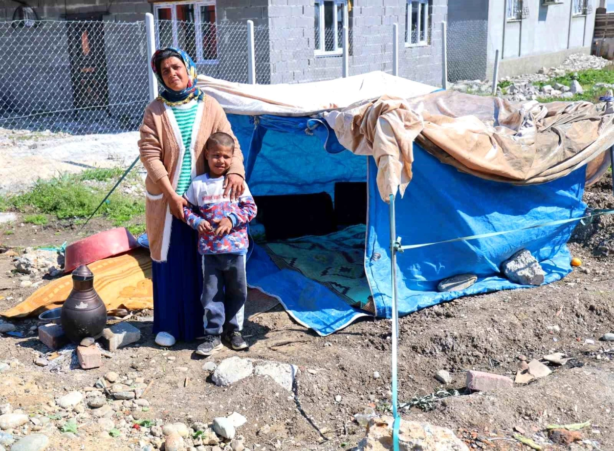 İzmir'de Şiddet Mağduru Kadın Adana'da Çadırda Yaşıyor
