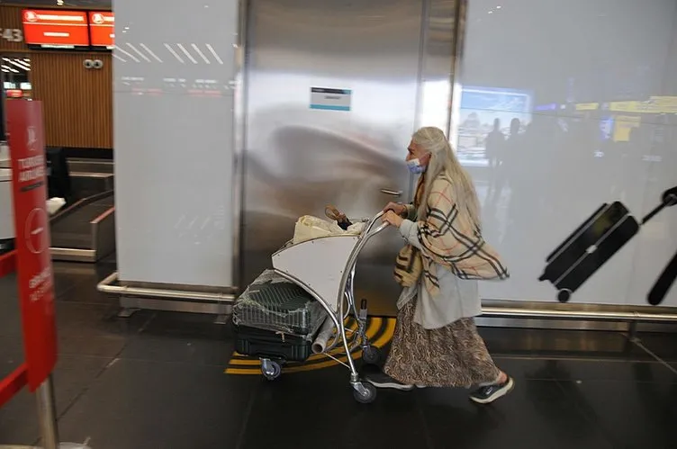 İranlı Akademisyen İstanbul Havalimanı'nda 2 Aydır Yaşıyor