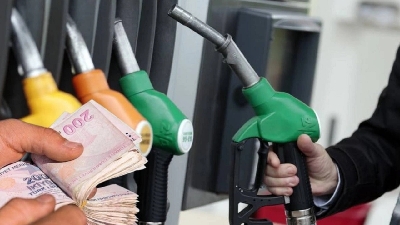 Petrol Fiyatlarındaki Dalgalanmalar ve Dolar Kuru İle Belirlenen Akaryakıt Fiyatları!