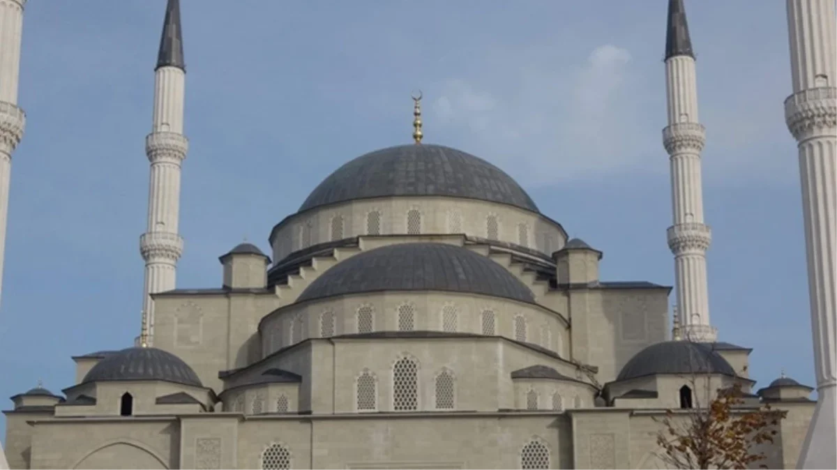 Samsun'da bir imam camide kendini asarak intihar etti