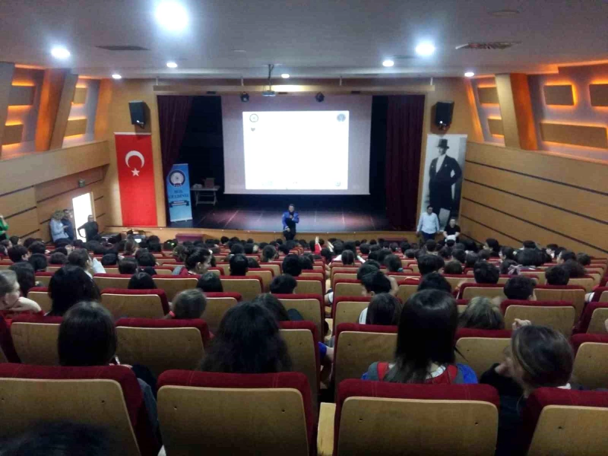 Eskişehir'de Polis Ekipleri Tarafından Öğrencilere Eğitim Verildi