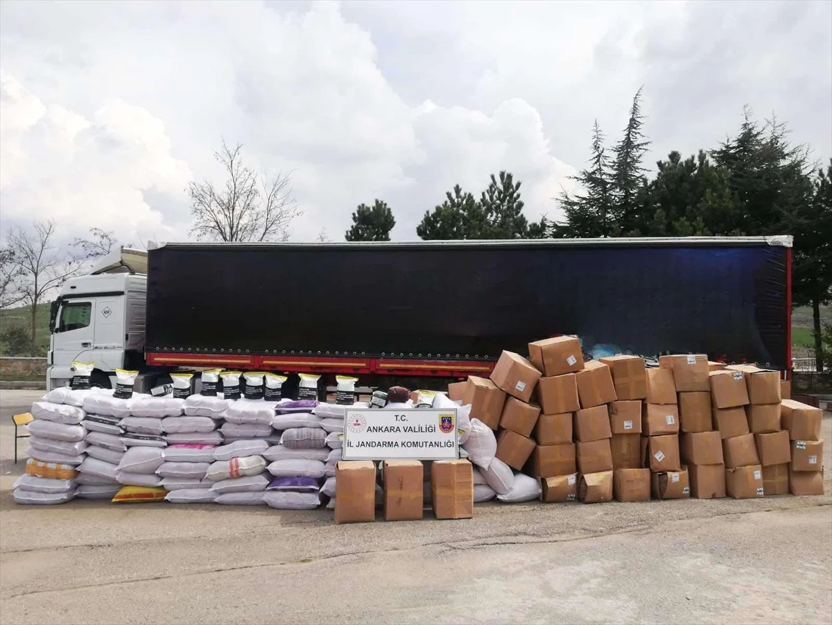 Ankara'da Jandarma Ekipleri Tarafından Durdurulan Tırda 10,5 Ton Kaçak Tütün Ele Geçirildi
