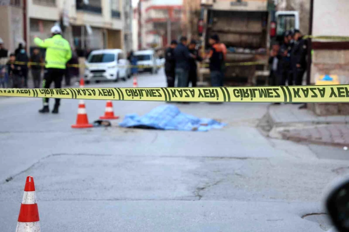 Konya'da Çöp Kamyonu Kadına Çarptı, Hayatını Kaybetti
