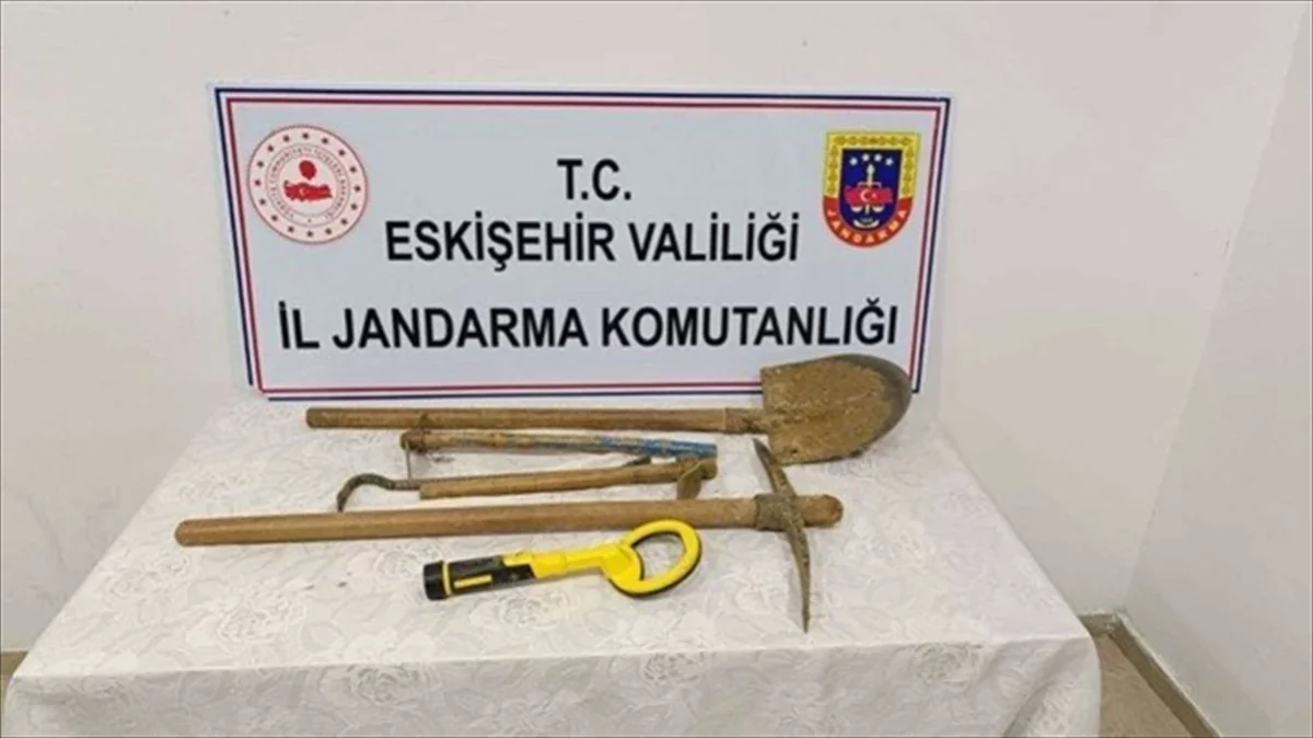 Eskişehir'de izinsiz kazı yapan 4 şüpheli suçüstü yakalandı