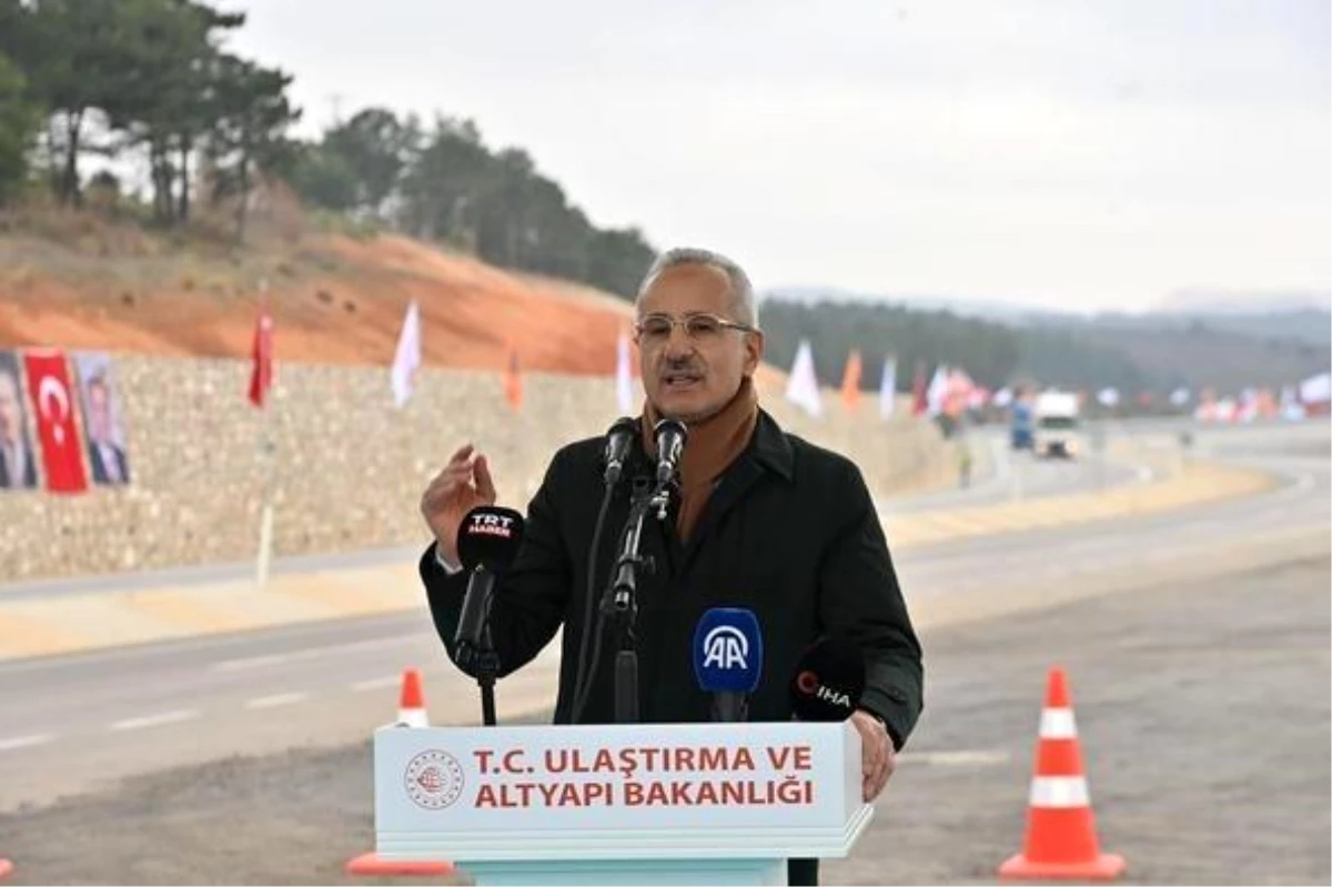 Ulaştırma Bakanı: Ankara-İstanbul YHT Hattı'ndaki Seyahat Süresi Kısalacak