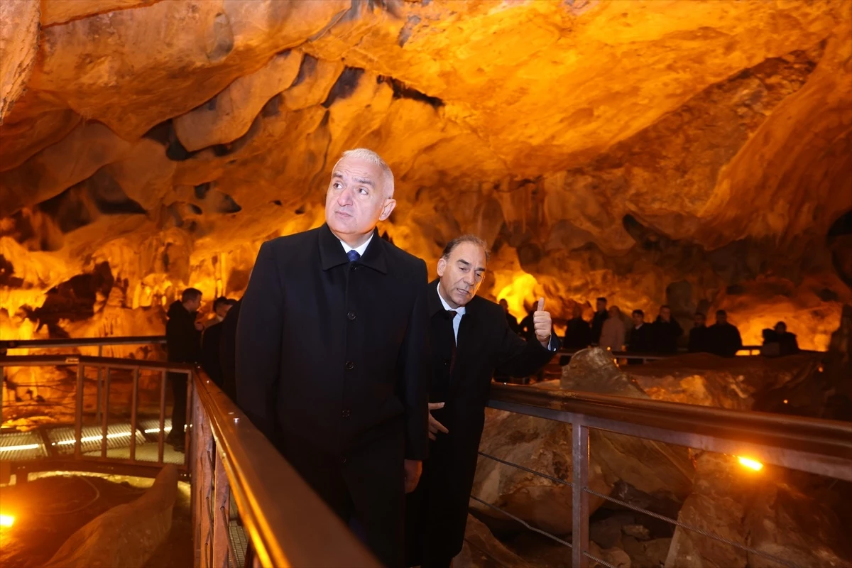 Kültür ve Turizm Bakanı Mehmet Nuri Ersoy, Tulumtaş Mağarası'nın tanıtımını artırmayı planlıyor