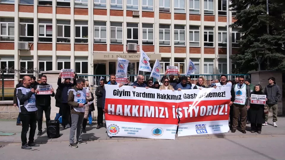 ESM Üyeleri Eskişehir'de Giyim Yardımının Kaldırılmasını Protesto Etti