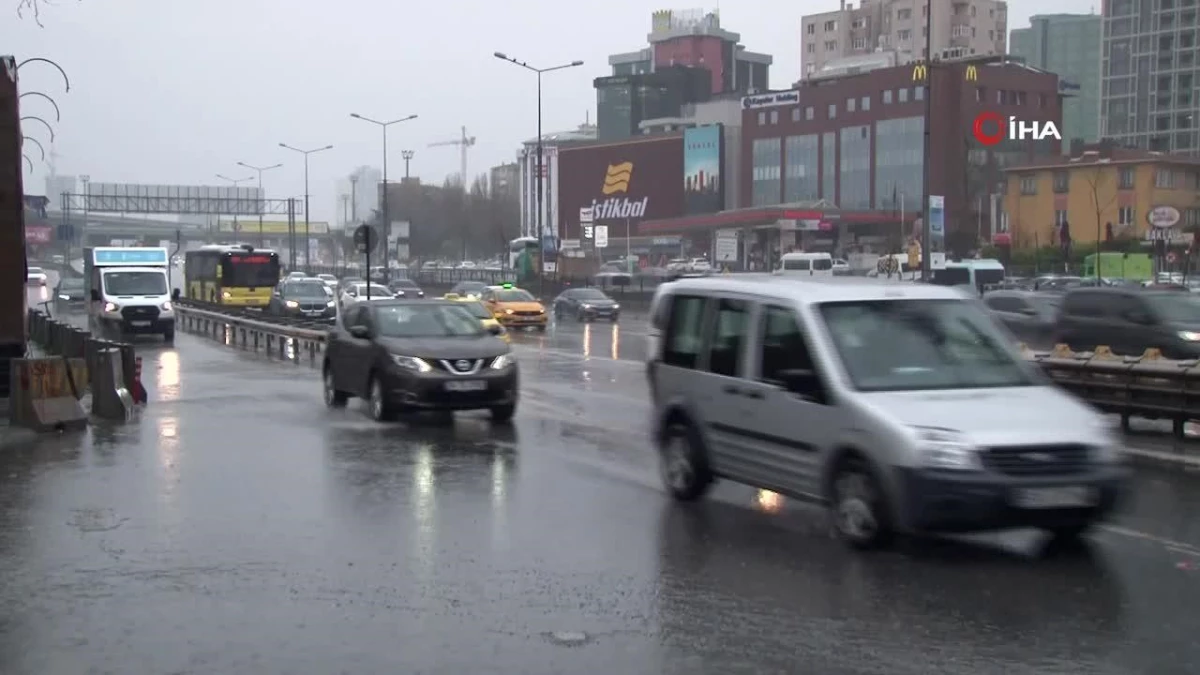 İstanbul Anadolu Yakasında Sağanak Yağış Etkisini Gösterdi