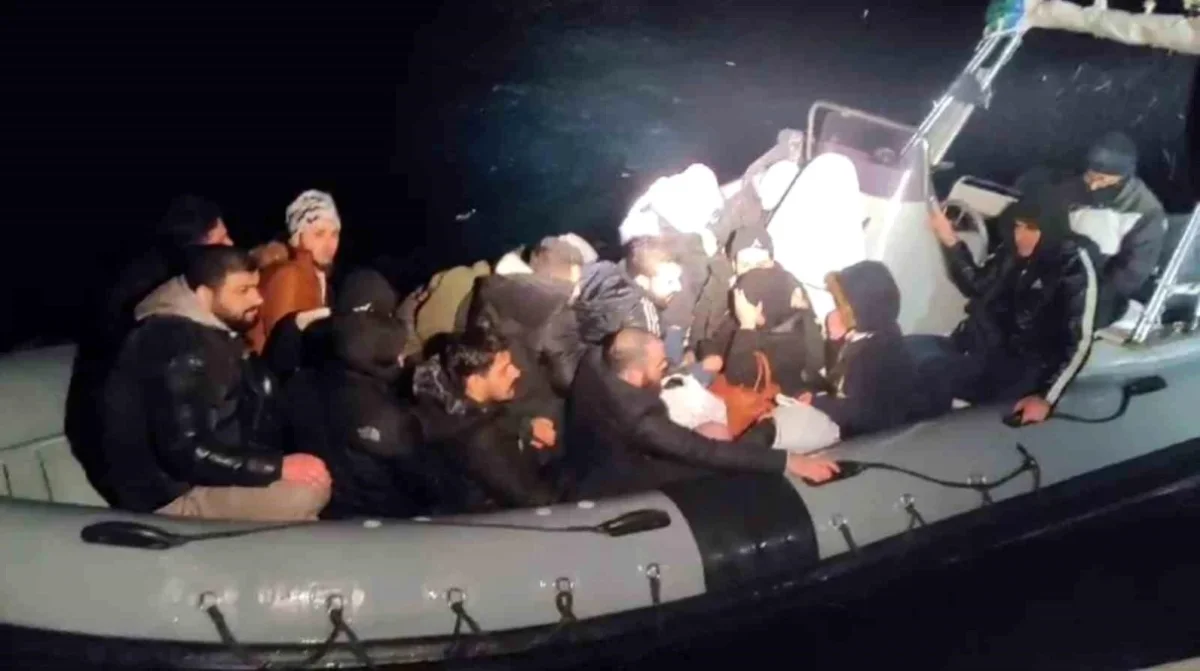 Muğla'nın Datça ilçesi açıklarında 20 düzensiz göçmen yakalandı
