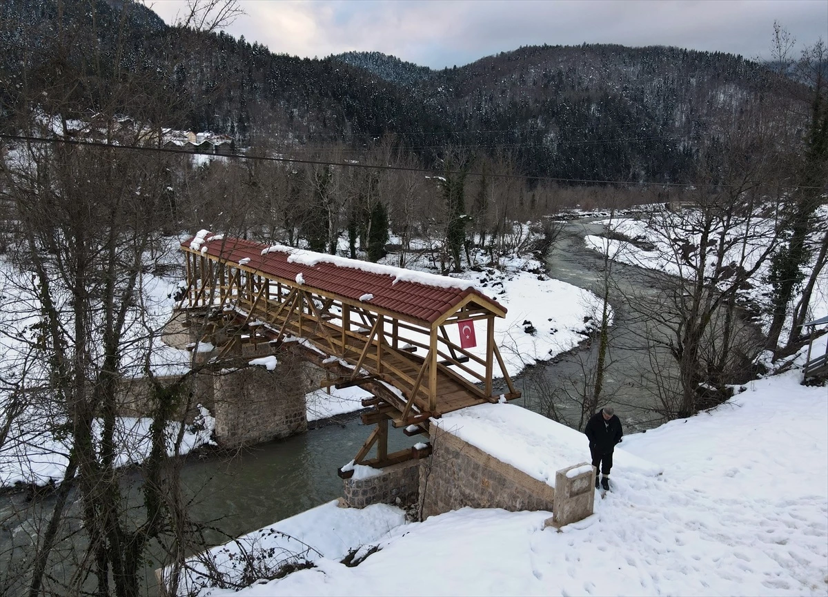 Kastamonu'da yıkılan tarihi köprü yeniden hizmete girdi