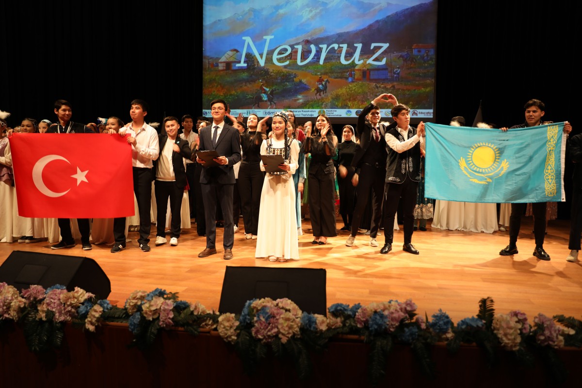 Kazak öğrenciler Nevruz’un gelişini coşkuyla karşıladı